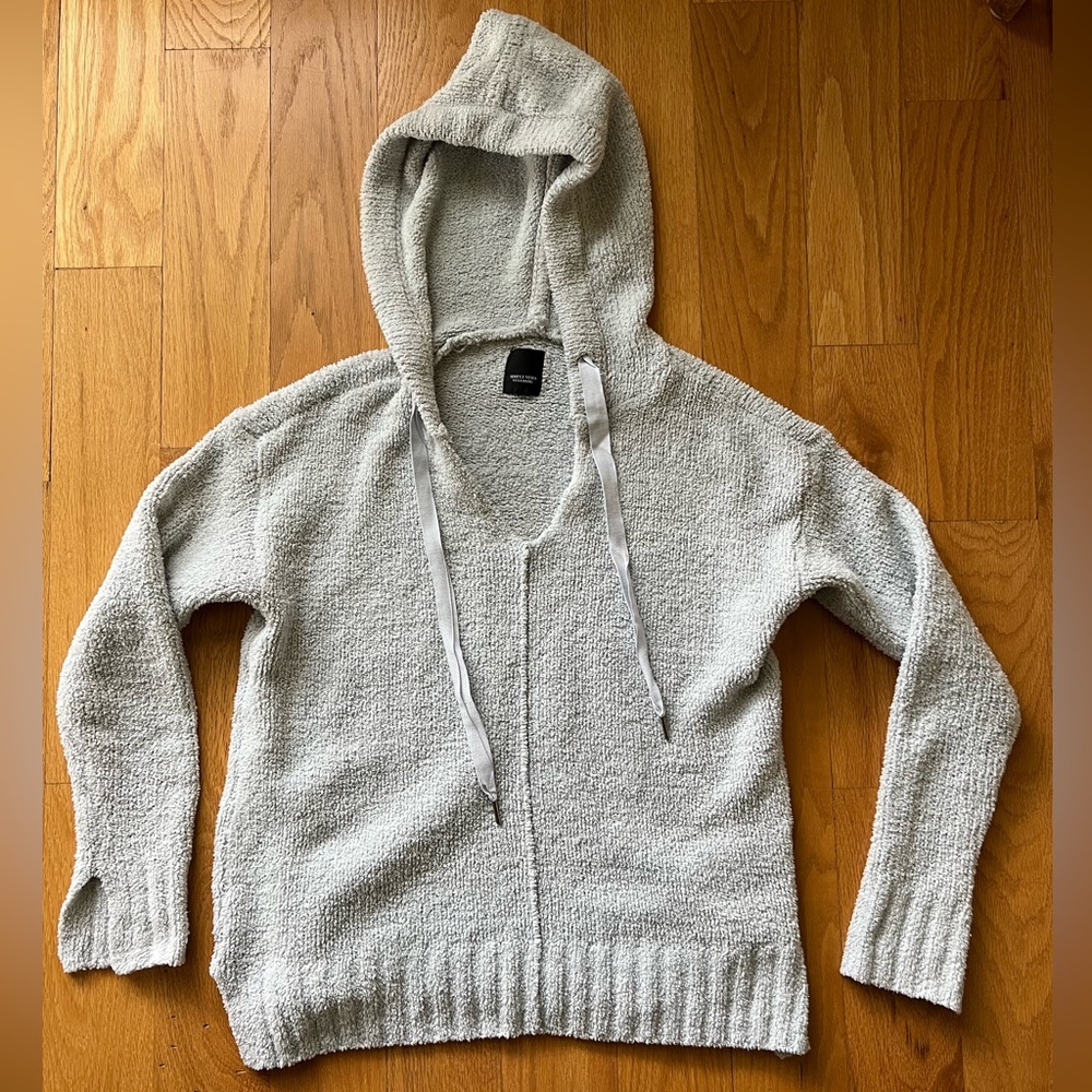 Woman’s Vera Wang hoodie, size large